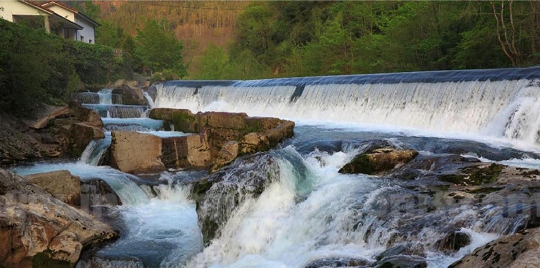 La Salmonera Cangas De Onis Caño Exteriér fotografie